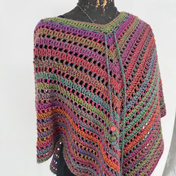 Hand crocheted poncho, beautiful colors. - Picture 8 of 9